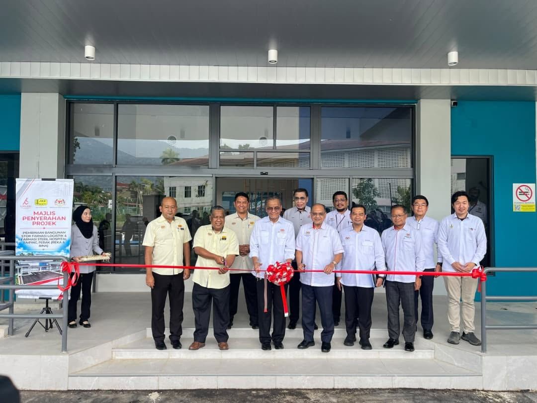 MAJLIS PENYERAHAN PROJEK PEMBINAAN BANGUNAN STOR FARMASI LOGISTIK DAN FARMASI STERIL HOSPITAL TAIPING, PERAK (REKA DAN BINA)